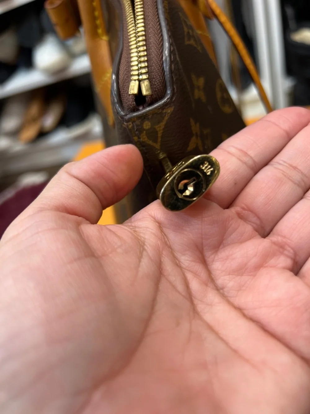 ๐ฅ๐ฅ Louis Vuitton Lockit Bag with leather interior and COA - Picture 10 of 17